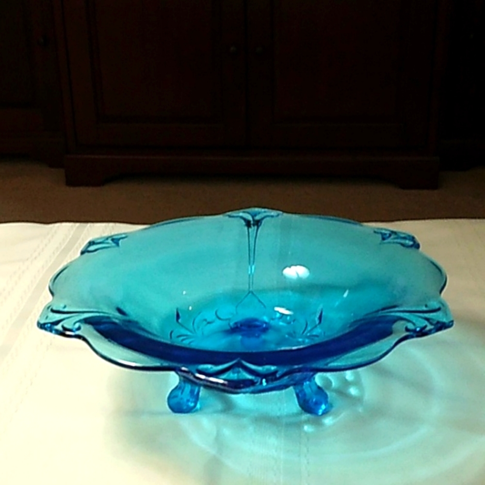 Tiara Beautiful blue Console Centerpiece Bowl, Duchess Collection.
